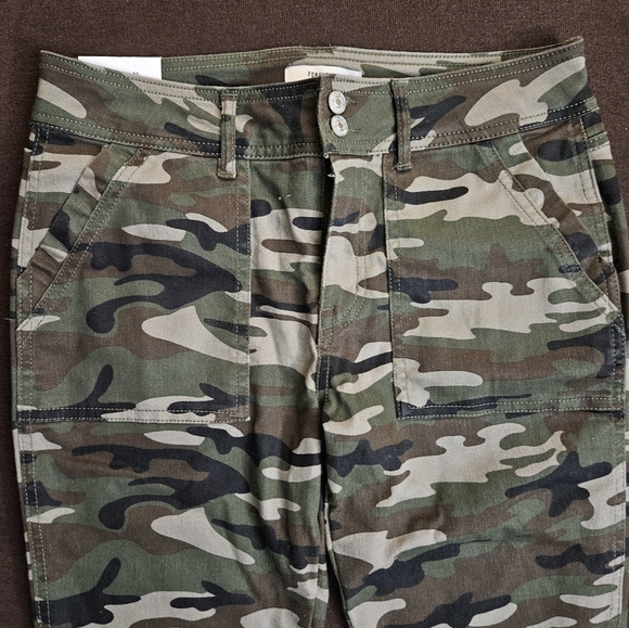 Forever 21 Jeans Camouflage Jeans with pockets. - Picture 8 of 11